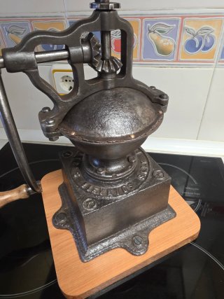 Antiguo Molinillo de Café Hierro Fundido