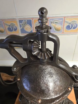 Antiguo Molinillo de Café Hierro Fundido