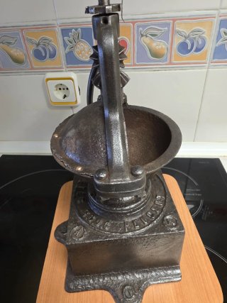 Antiguo Molinillo de Café Hierro Fundido