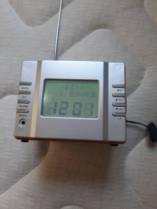 Radio despertador digital madera