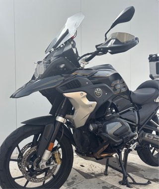 BMW R 1250 GS Exclusive Negra y Dorada