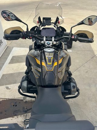 BMW R 1250 GS Exclusive Negra y Dorada