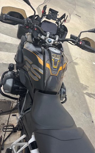 BMW R 1250 GS Exclusive Negra y Dorada