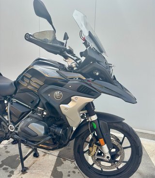 BMW R 1250 GS Exclusive Negra y Dorada