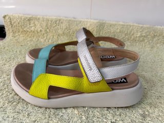 Sandalias Wonders Piel Plata, Turquesa y Amarillo
