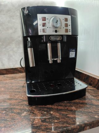 Cafetera Automática DeLonghi