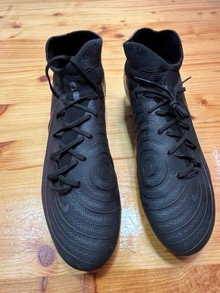Botas de fútbol Nike negras