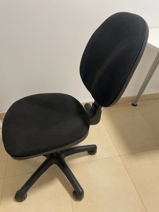 Silla de oficina negra