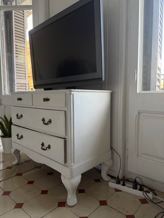 Cómoda blanca vintage de madera