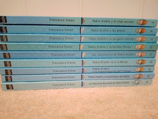 LOTE DE 9 LIBROS DE PABLO DIABLO (azules)