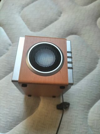 Radio Despertador Cubo Madera y Plata