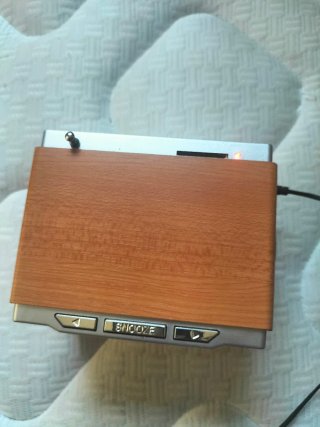 Radio Despertador Cubo Madera y Plata