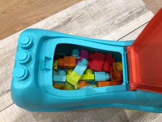 Correpasillos hipopótamo con juego bloques