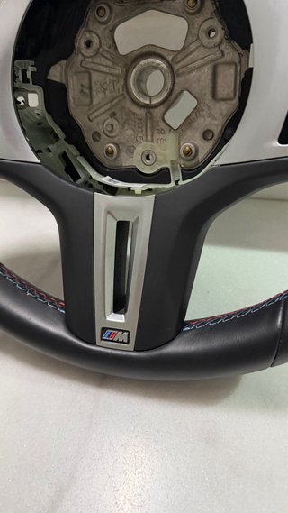 Volante M3 G80 con levas