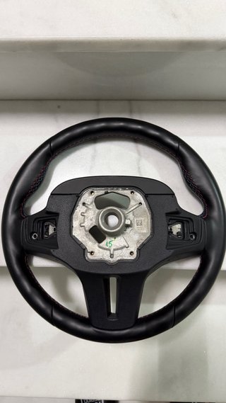 Volante M3 G80 con levas