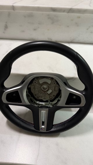 Volante M3 G80 con levas