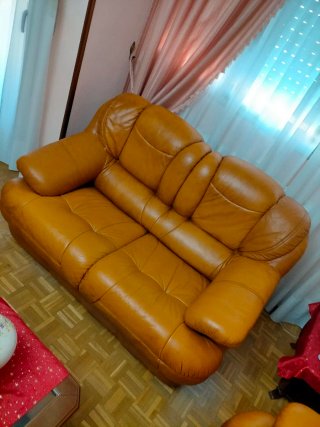 Limpieza y desinfección completa de sofás.