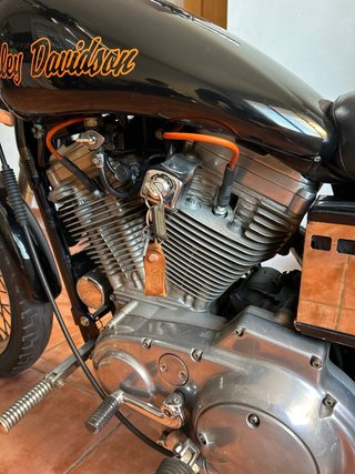 HARLEY DAVIDSON SPORTSTER 883