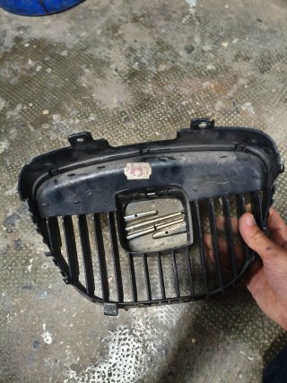 Parrilla Seat Ibiza 6L