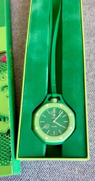 AP x SWATCH AUDEMARS ROYAL POP GREEN EIGHT CORREA