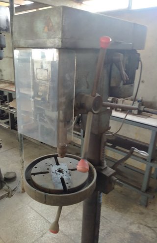Taladro de pie marca Zudan TZ 18