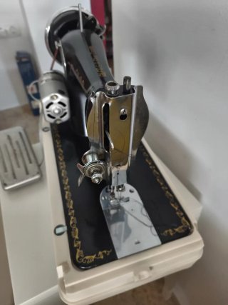 Máquina de coser Alfa vintage
