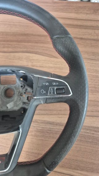 Volante Seat Arona FR Negro con Costuras Rojas