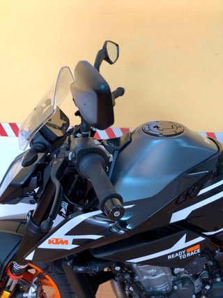 KTM 890 Duke GP Negra y Naranja
