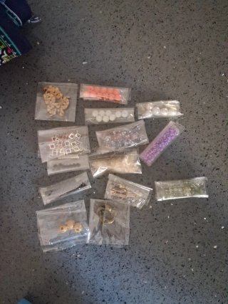 Abalorios variados para bisutería y manualidades