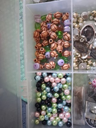 Abalorios variados para bisutería y manualidades