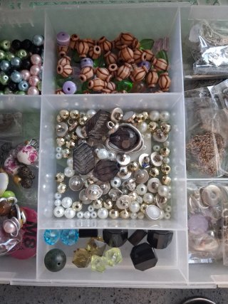 Abalorios variados para bisutería y manualidades