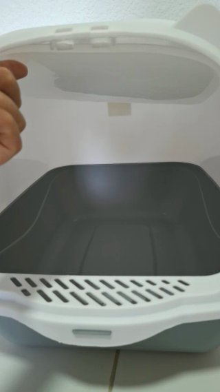 Arenero cubierto para gatos