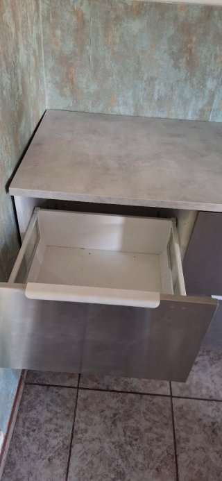 Mueble de cocina metálico gris