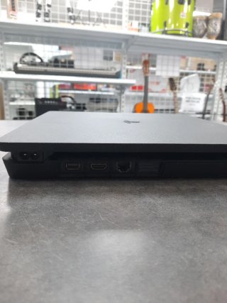 PS4 1TB Negra con Mando y Cables
