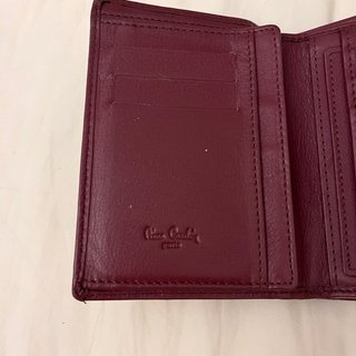 Cartera de mujer morada o burdeos Pierre Cardin