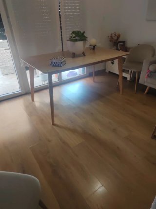 Mesa de comedor de madera