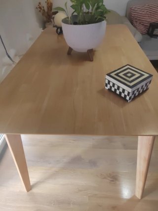 Mesa de comedor de madera