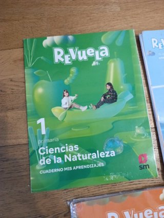 Ciencias Sociales. 1 Primaria. Revuela. Comunid...