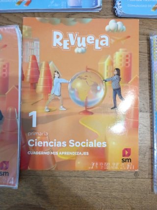 Ciencias Sociales. 1 Primaria. Revuela. Comunid...