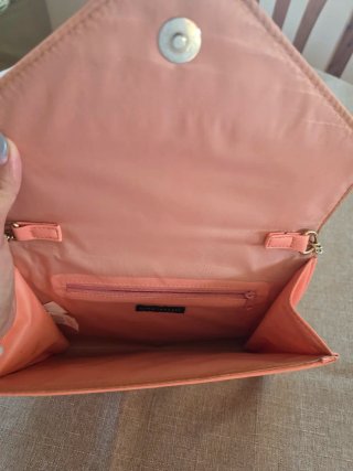 Bolso coral Atmosphere con cadena dorada