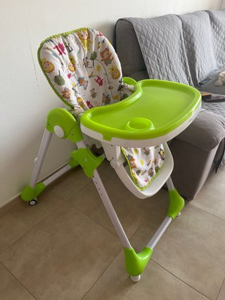 Trona de bebé con estampado infantil