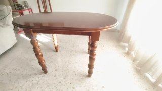 Mesa de salón de madera oscura en Bollullos Cdo