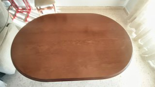 Mesa de salón de madera oscura en Bollullos Cdo