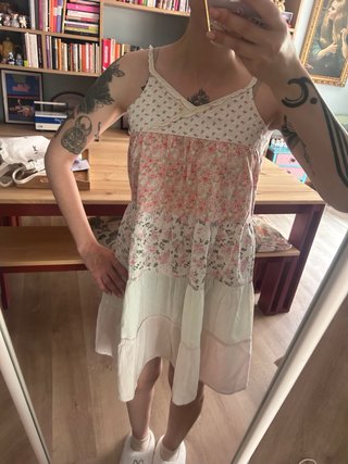 Vestido patchwork floral rosa y blanco