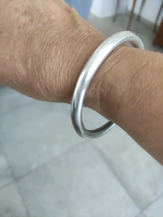 Bracciale rigido  Argento diametro circa 7 cm.