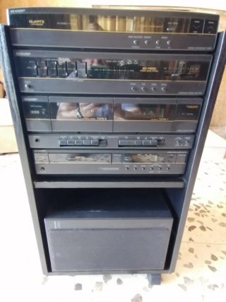 Equipo Sharp vintage completo con altavoces