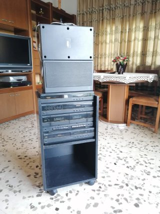 Equipo Sharp vintage completo con altavoces