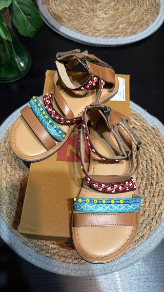 Sandalias Niña Marrón y Multicolor talla 30