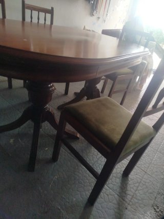 Mesa extensible y 4 sillas madera