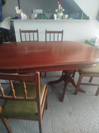 Mesa extensible y 4 sillas madera